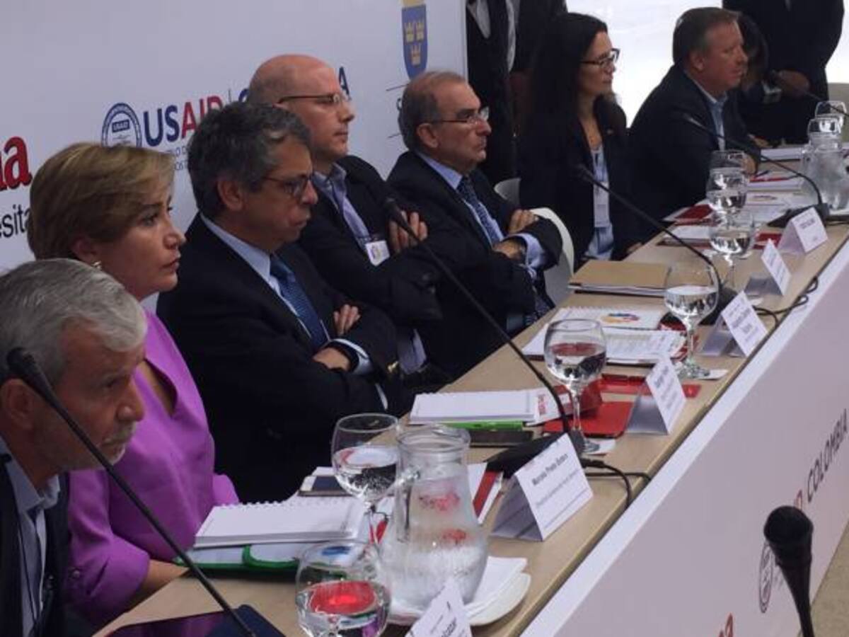 "No hay ninguna duda de que para firmar la paz, las Farc deben hacer dejación de armas": Humberto de la Calle