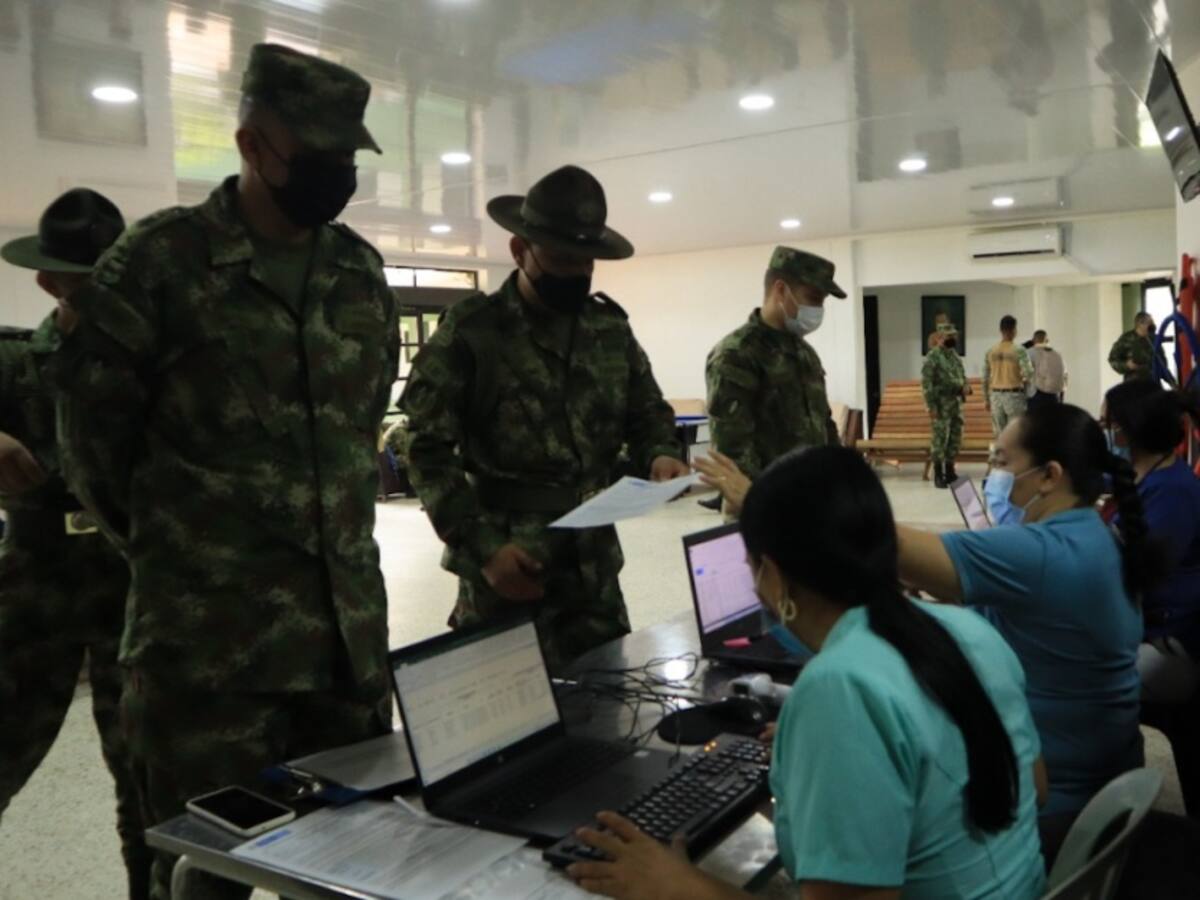 Inicia jornada de vacunación a Ejército y Armada en Guaviare