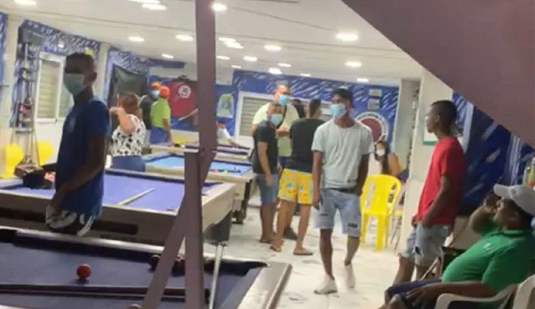 En Santa Marta sancionan a 61 personas por violar toque de queda y ley seca