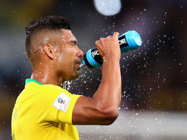 Casemiro, seleccionado de Brasil, en pausa de hidratación (Crédito: Chris Brunskill/Fantasista/Getty Images)
