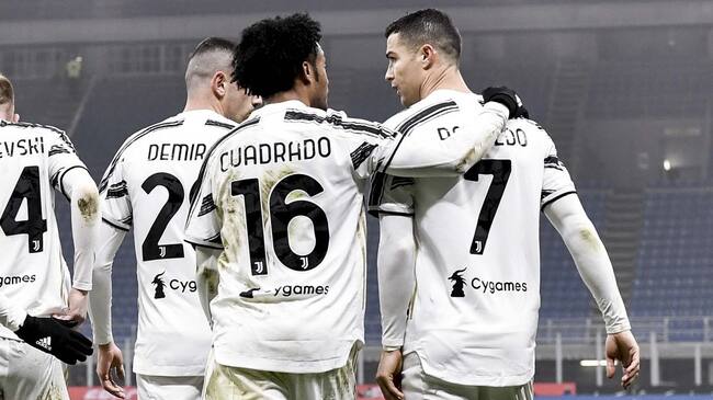 Juan Guillermo Cuadrado festeja junto a Cristiano Ronaldo uno de los dos goles de la Juventus.