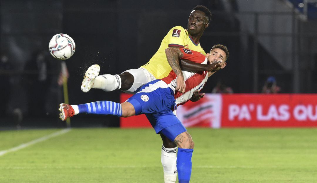 Dávinson Sánchez con la Selección Colombia ante Paraguay en las Eliminatorias a Catar 2022