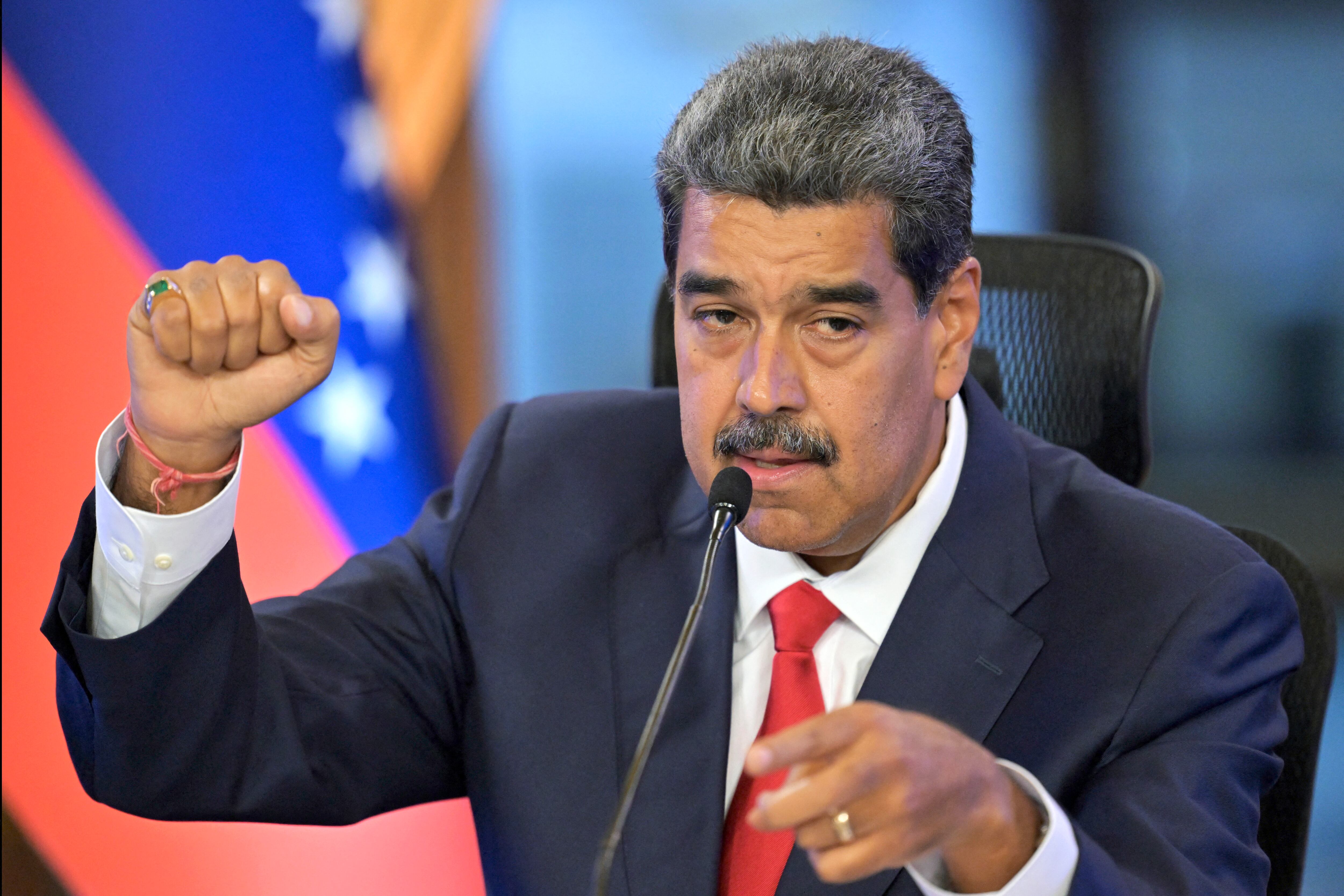 Venezuelan President Nicolas Maduro gestures during a press conference about the presidential election at the Miraflores presidential palace in Caracas on August 2, 2024. - The ruling TSJ summoned candidates of last presidential election, accused by the opposition of being fraudulent, after accepting an appeal by the proclaimed winner Nicolas Maduro for the highest court to certify the process. (Photo by Juan BARRETO / AFP)