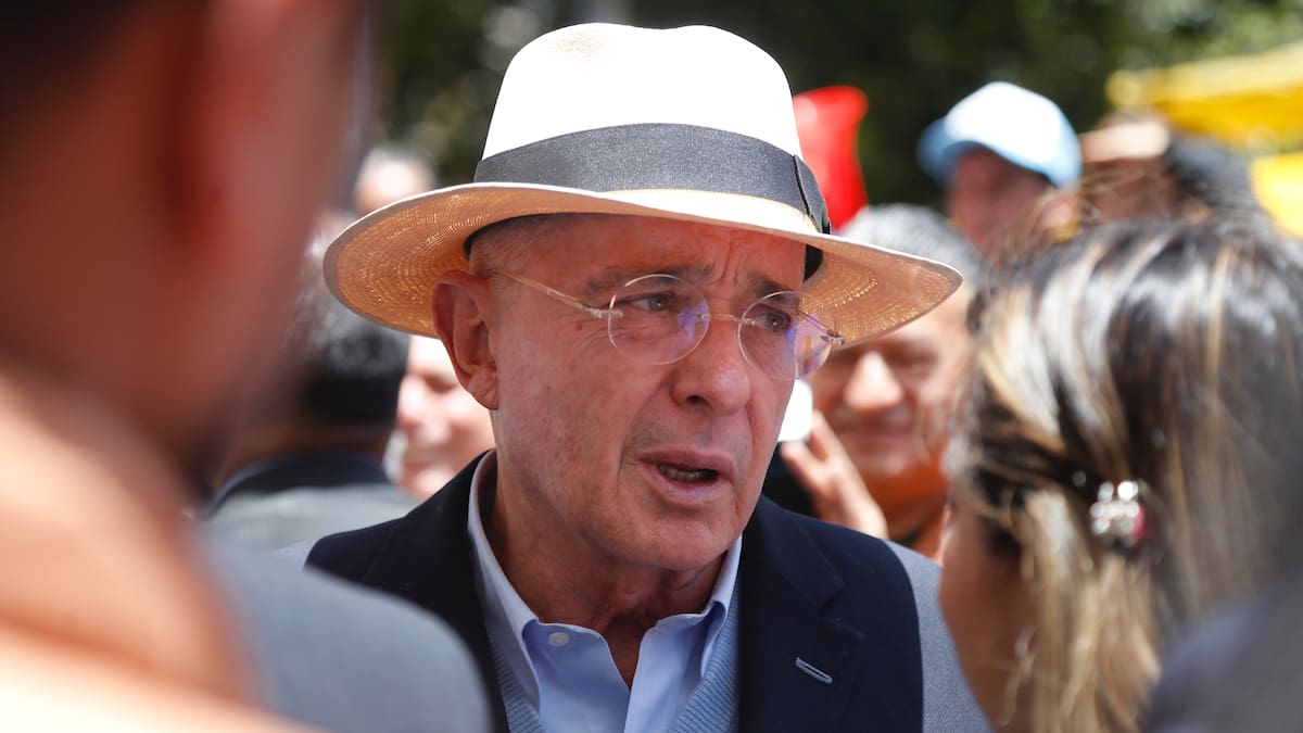“La impunidad se la entregan ellos a quienes defienden políticamente”: uribismo a Cepeda