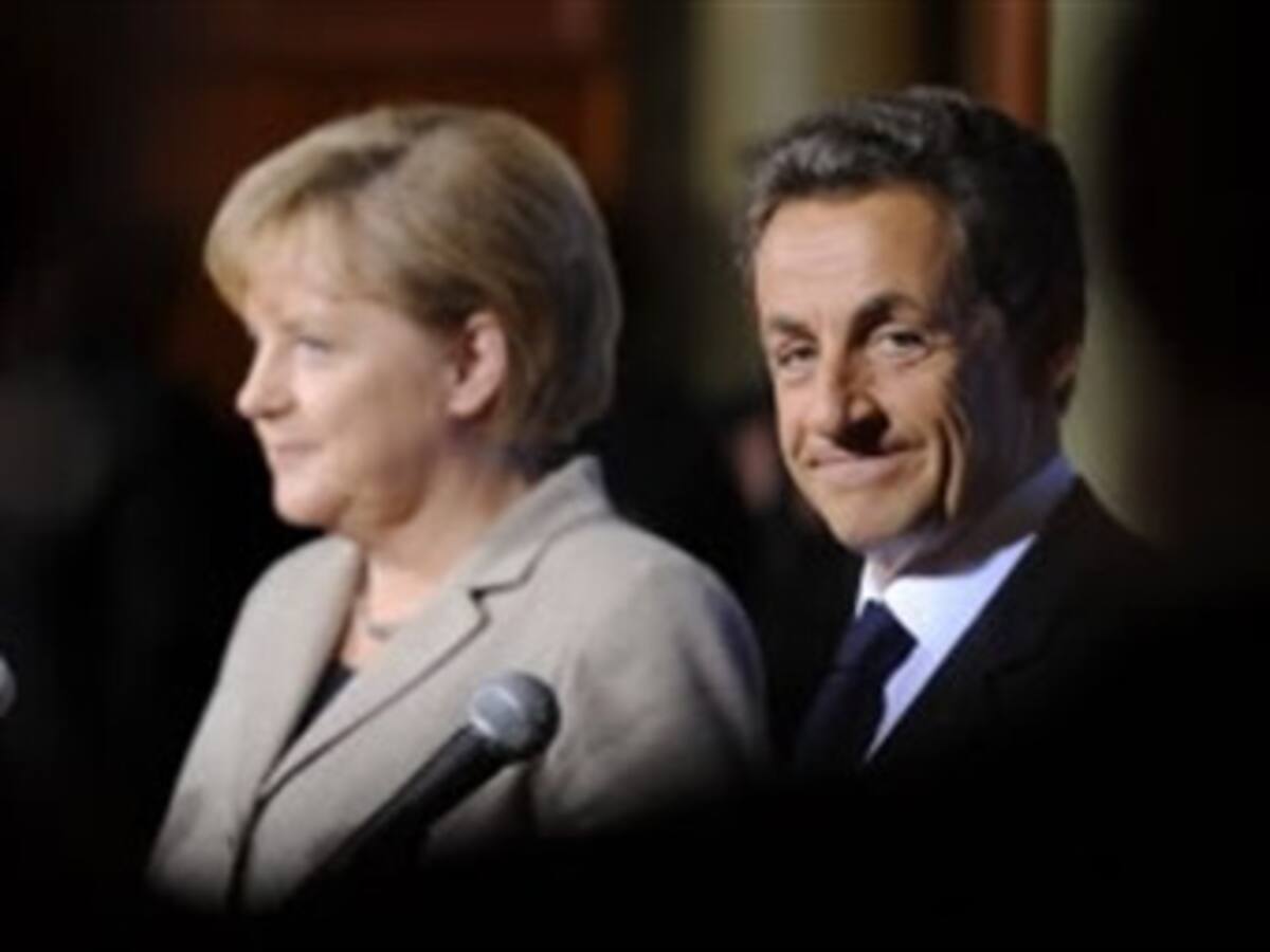 Merkel y Sarkozy pactan un compromiso para salvar a Grecia