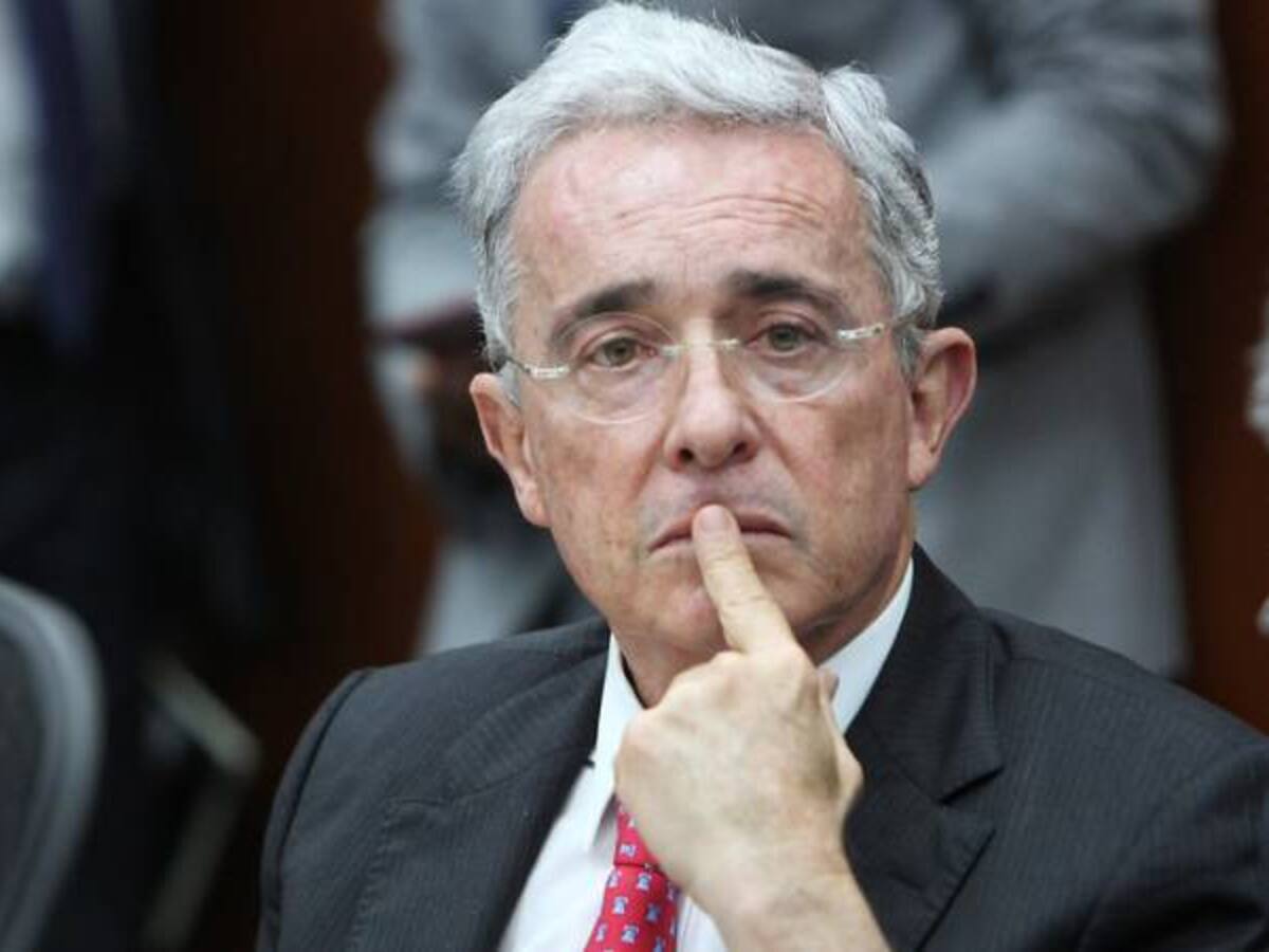 Uribe sugiere que asesinato de Carlos Areiza beneficia a Iván Cepeda