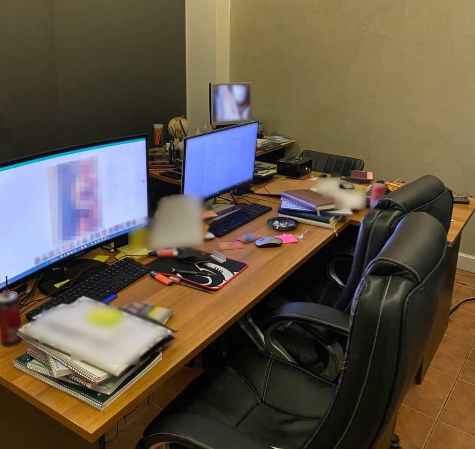 Call center de la organización dedicada a la trata de personas. Cortesía: Policía de Grecia.