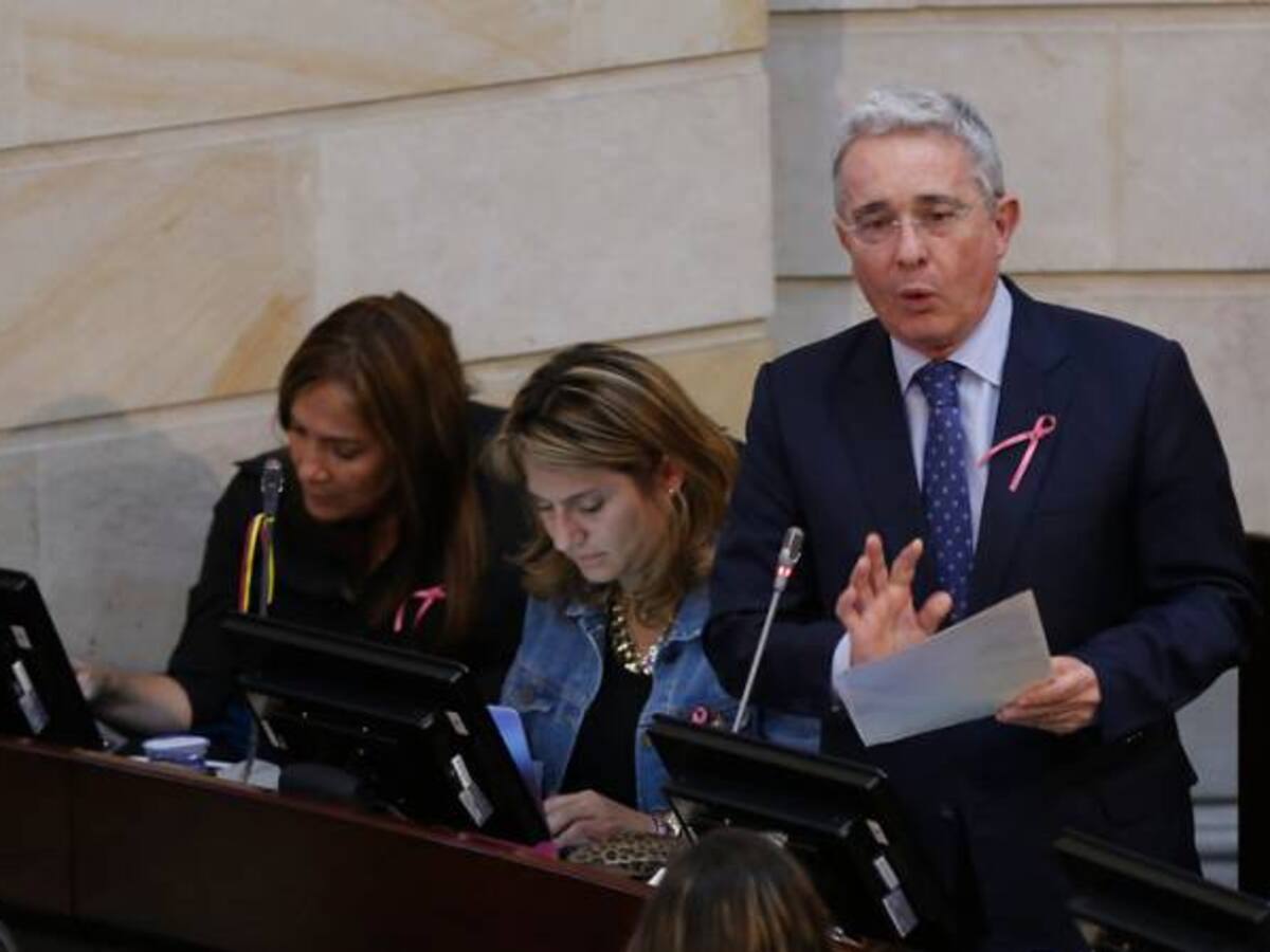 Uribe pide ante la comunidad internacional cambios reales al acuerdo de paz