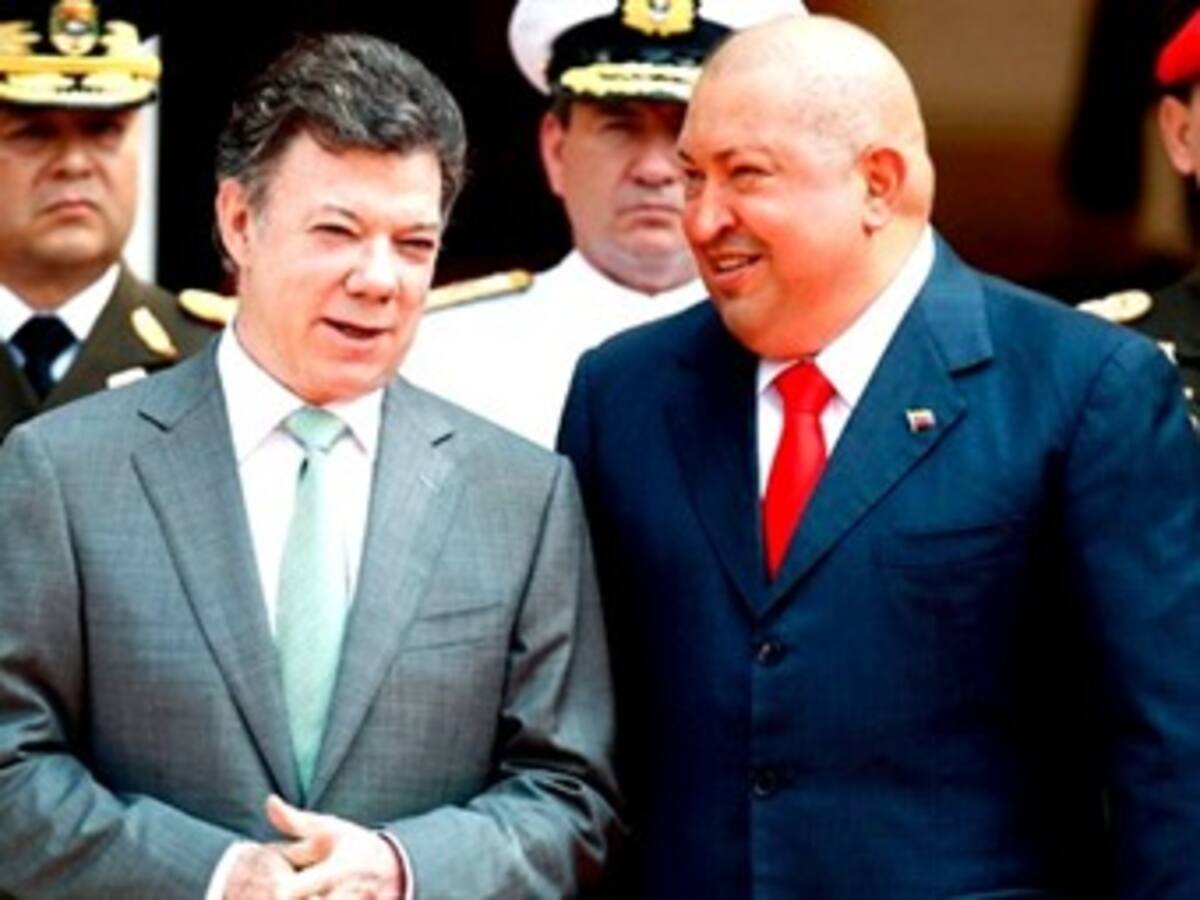 Santos mantiene en vilo asistencia a posesión de Chávez