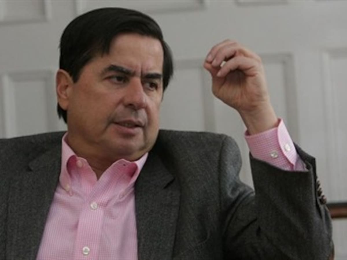 Congresistas piden "tumbar" inhabilidad para ser ministros o embajadores