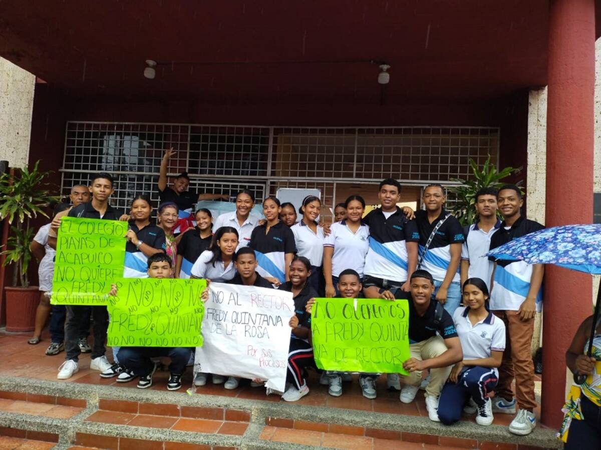 Estudiantes y padres de I.E. Playas de Acapulco protestaron por cambio de rector