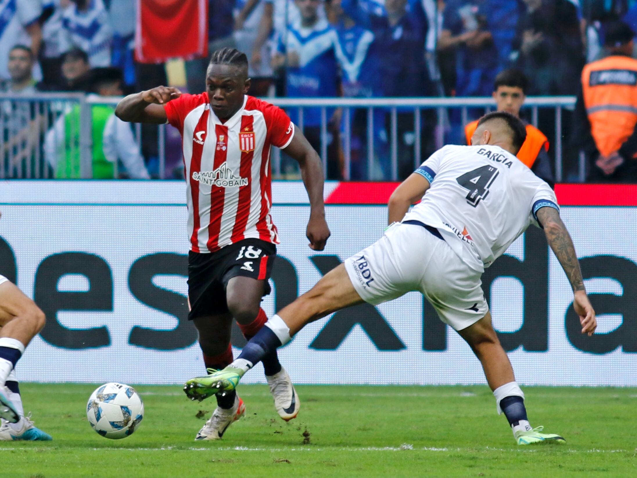Edwuin Cetré durante la final entre Estudiantes de La Plata y Vélez Sársfield / @EdelpOficial