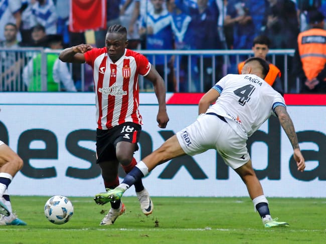 Edwuin Cetré durante la final entre Estudiantes de La Plata y Vélez Sársfield / @EdelpOficial
