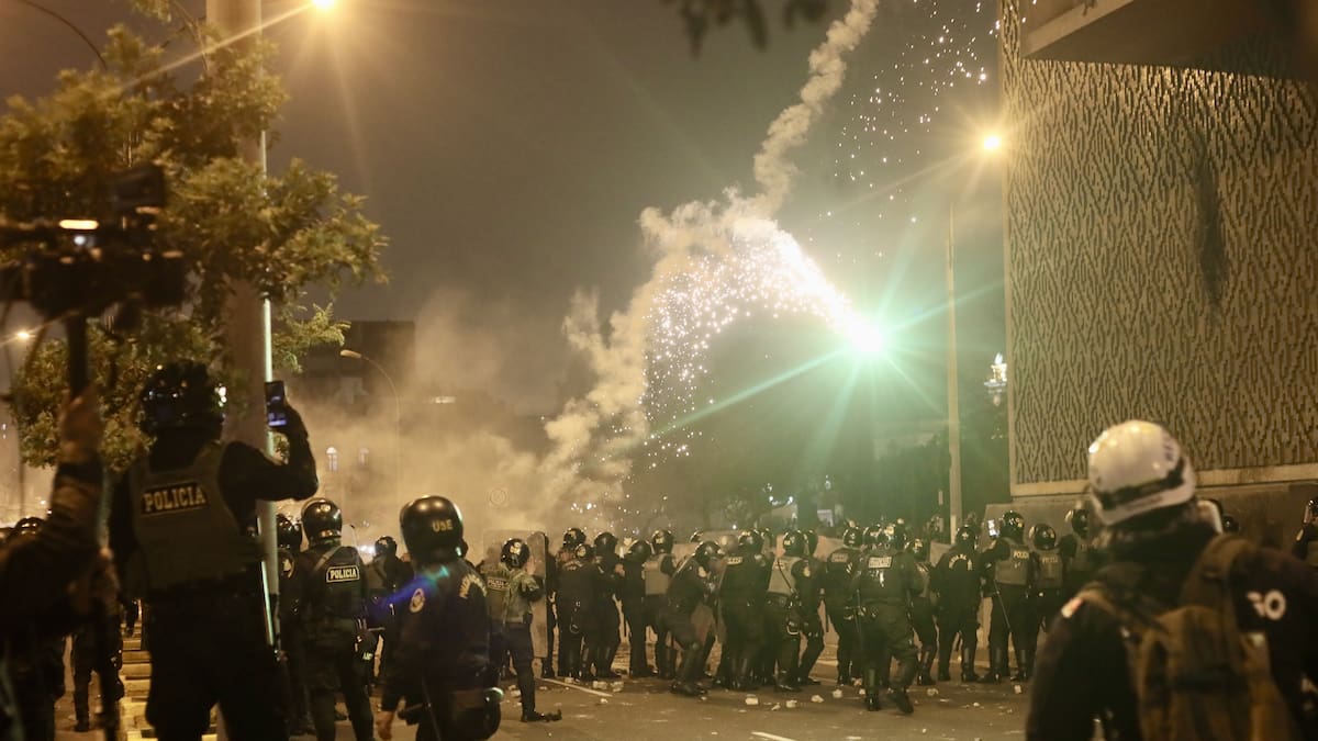 Perú: suspenden jefe policial de Lima tras protestas violentas