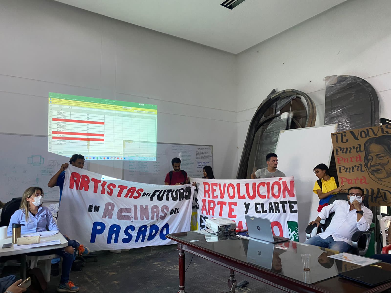 Estudiantes de la Universidad del Atlántico en reunión sobre obras de Bellas Artes en Barranquilla./ Foto: Suministrada