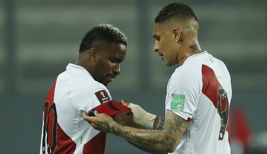Farfán y Guerrero, referentes y bajas en la selección peruana.