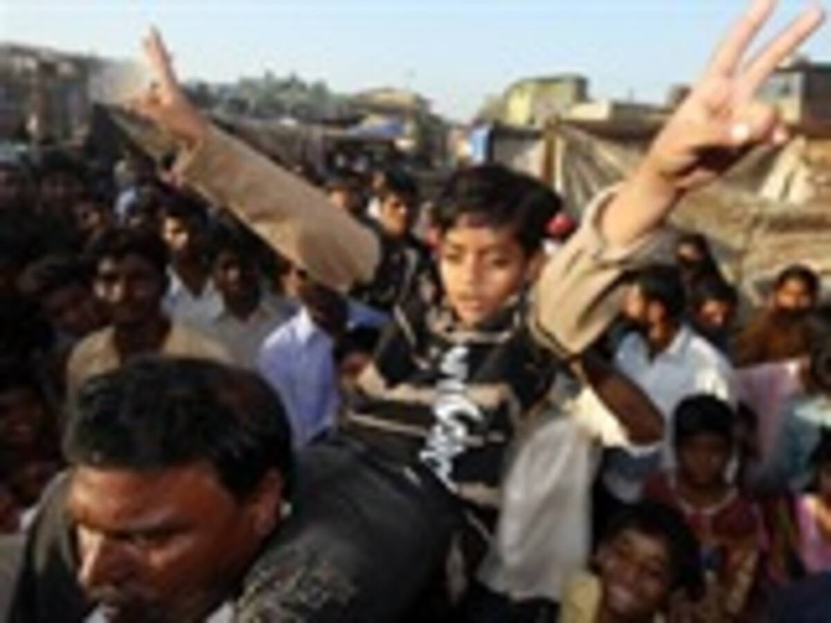 La India recibe a los niños del filme Slumdog Millonaire