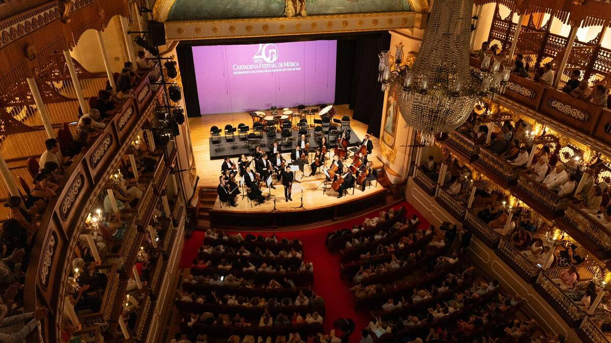 El Teatro Adolfo Mejía abrió su agenda cultural 2026 con el Cartagena Festival de Música
