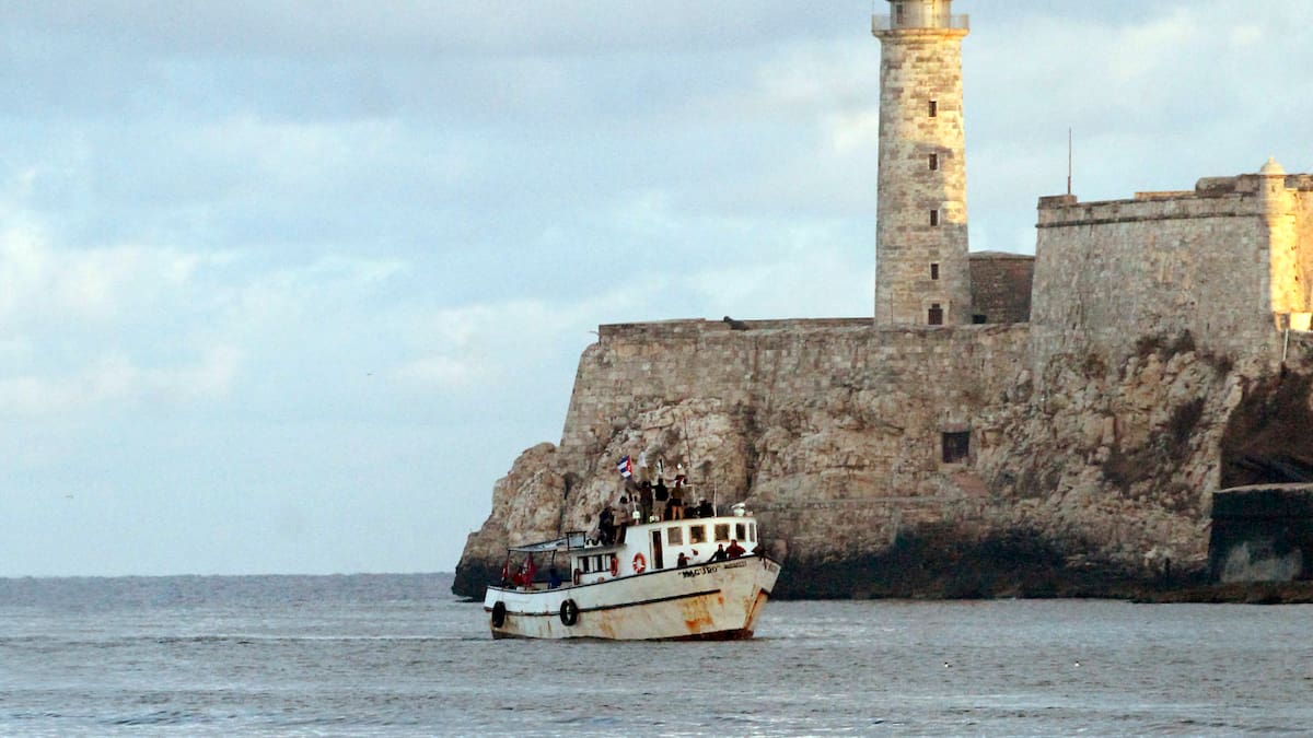 El barco insignia del Convoy Nuestra América llega a La Habana con ayuda humanitaria