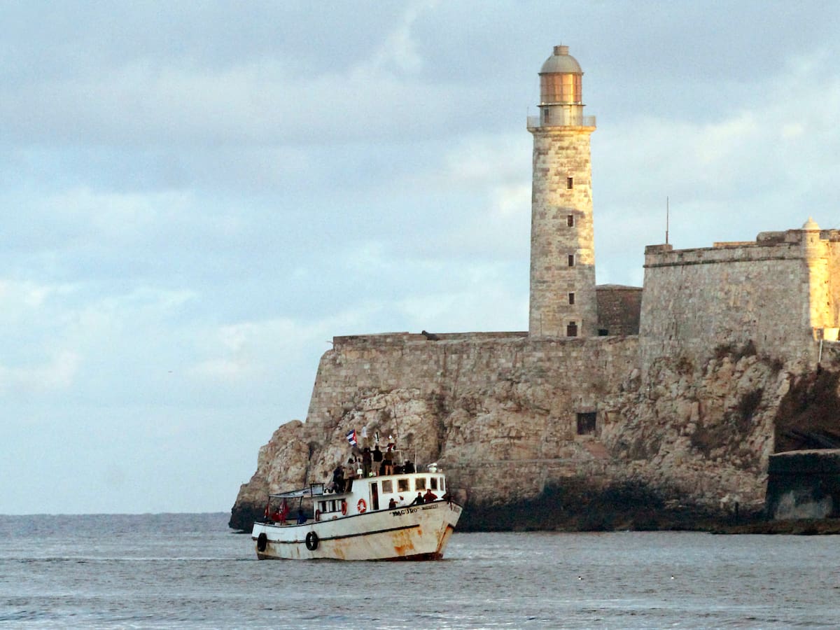 El barco insignia del Convoy Nuestra América llega a La Habana con ayuda humanitaria