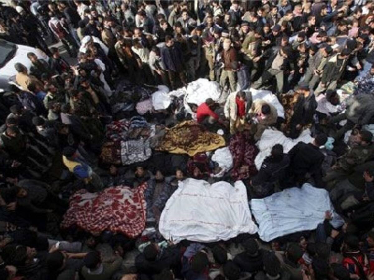 Cientos observan los cuerpos sin vida