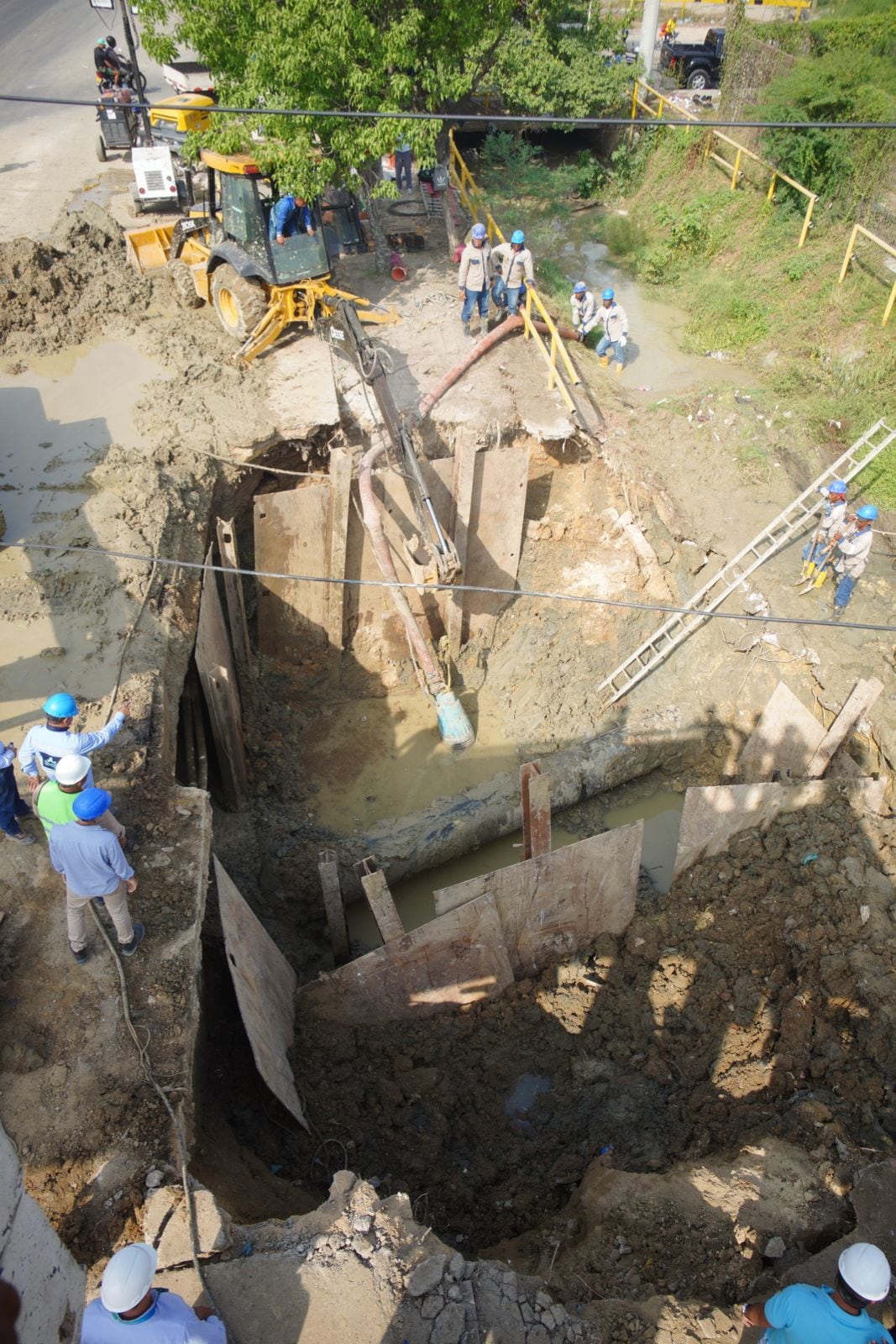 Aguas de Cartagena ya llegó al tubo afectado y procederá a su reparación