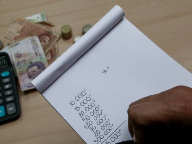 Confianza del consumidor en agosto se mantuvo en terreno positivo