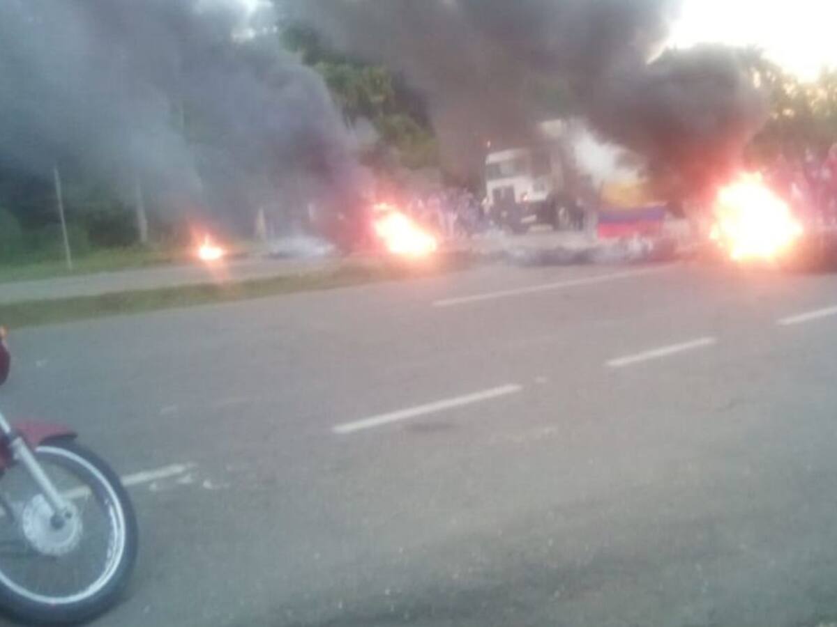 Troncal de Occidente bloqueada por falta de energía en Turbaco y Arjona