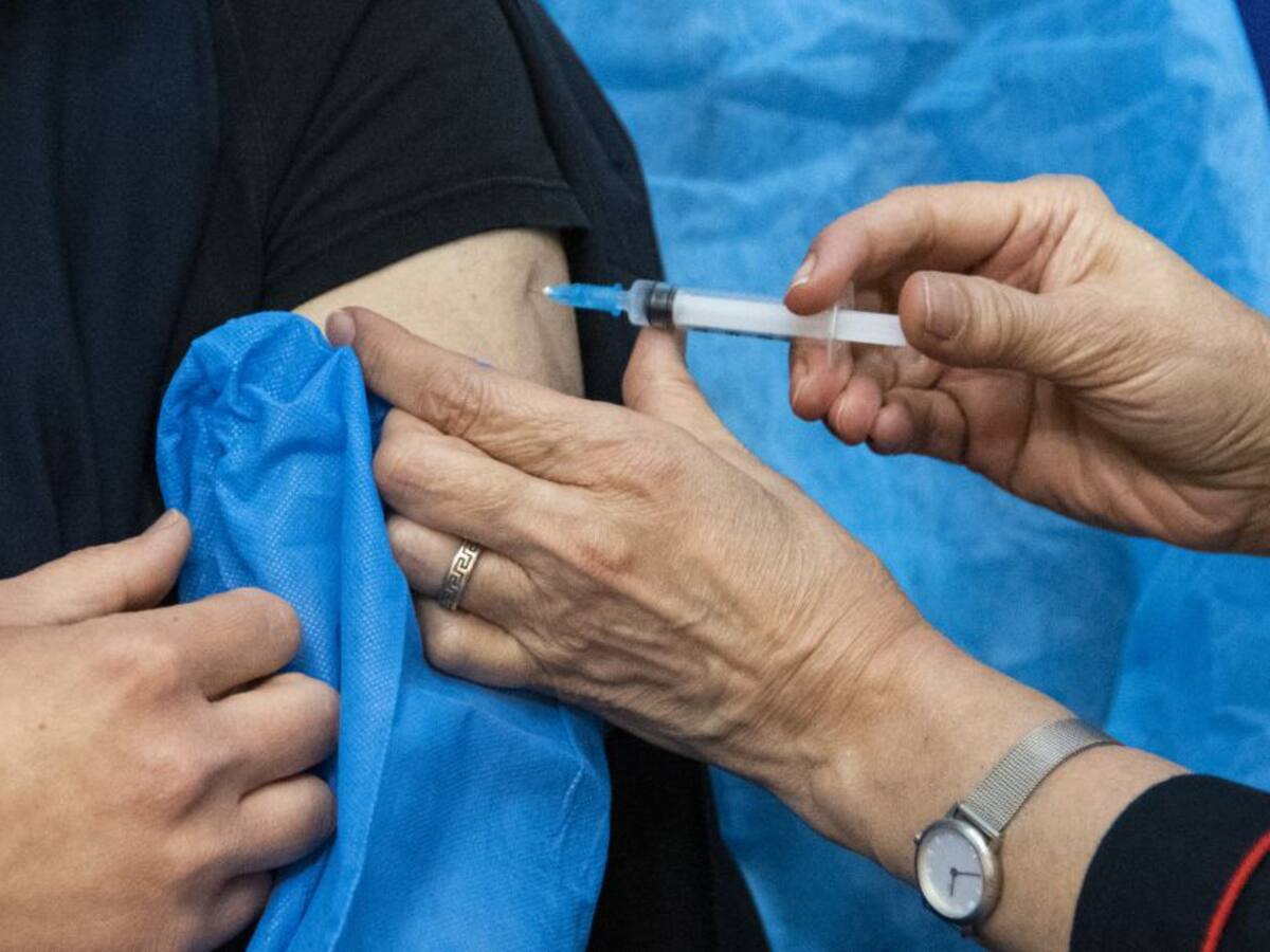 Vacunación recuperará confianza del consumidor: director Fedesarrollo