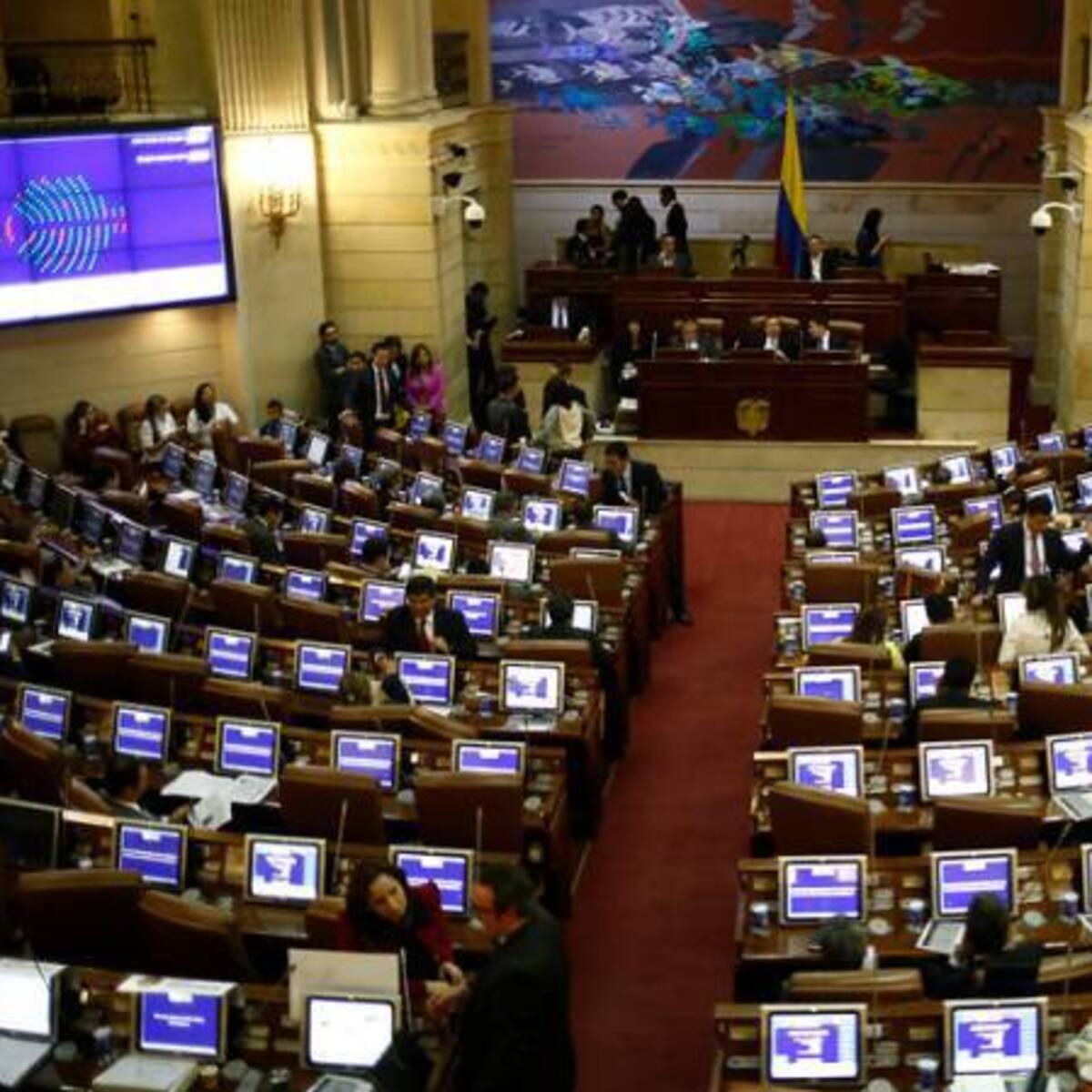 Denuncian que proyecto que reduce vacaciones a congresistas está engavetado