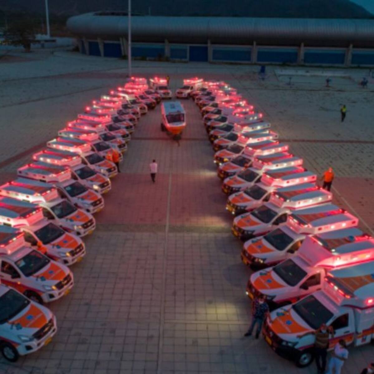 Caicedo entrega 39 ambulancias para mejorar red hospitalaria de Magdalena