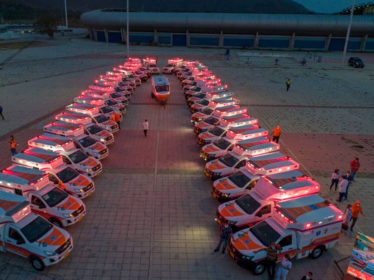 Caicedo entrega 39 ambulancias para mejorar red hospitalaria de Magdalena