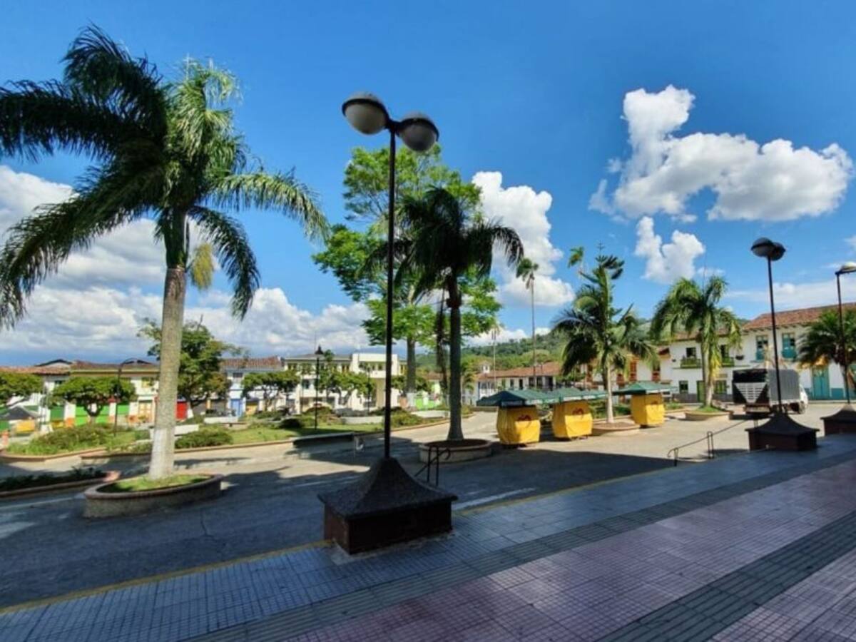 Diez municipios de Risaralda cierran fronteras para reactivar su comercio