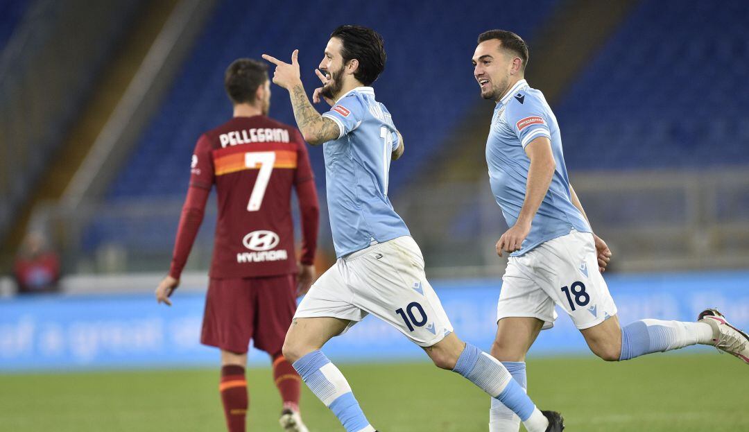 Lazio se quedó con el clásico de Roma tras vencer 3-0 a la 'loba'.