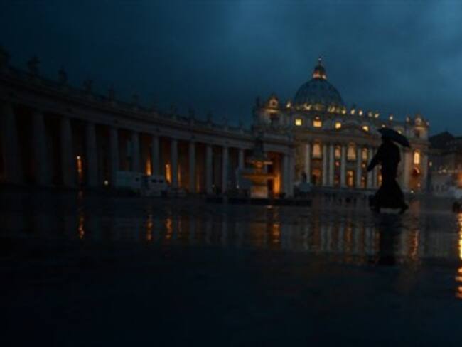 En video la fumata blanca que anuncia la elección del nuevo papa
