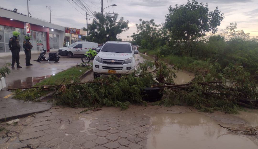 Los vecinos reclamaron presencia del distrito al considerar que el paso de Transcaribe agravó la situación