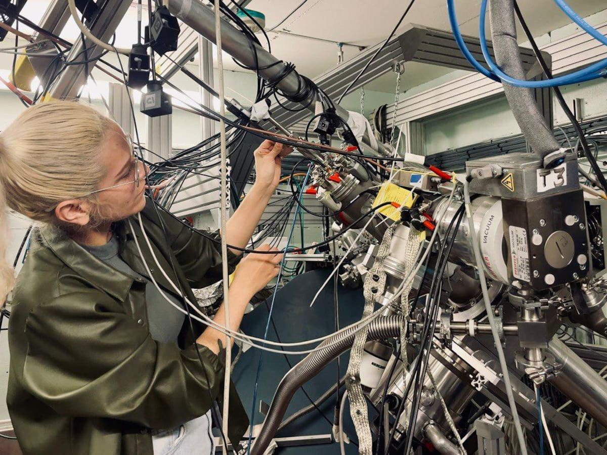 Científica quindiana investiga en Europa el uso de residuos nucleares para generar energía limpia