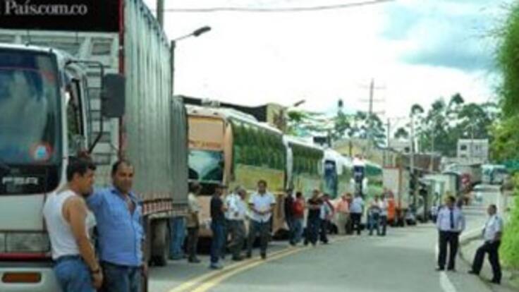 Hasta las 5:30 estará cerrada La Línea por remoción de escombros