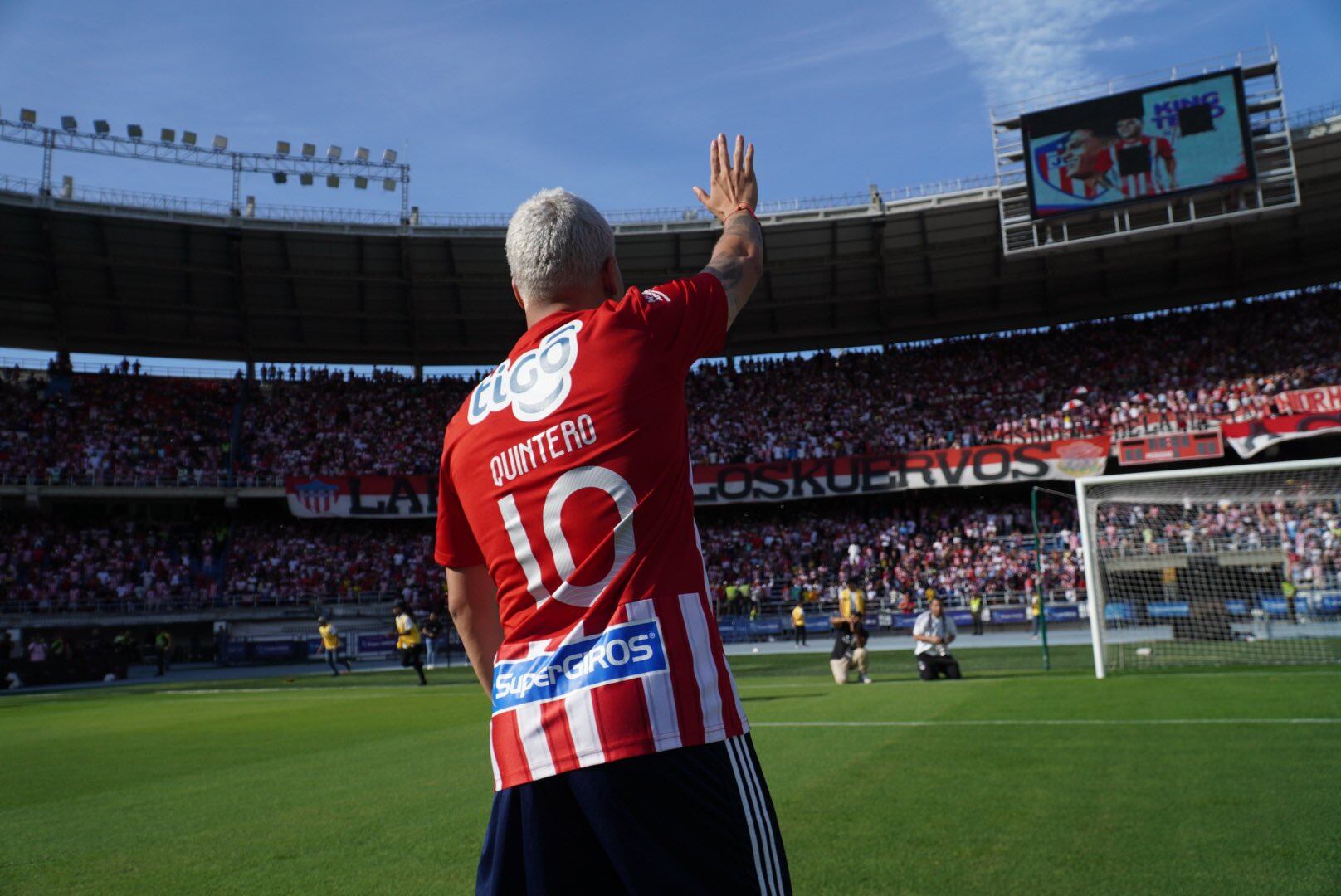 Juan Fernando Quintero en su presentación con el Junior en el estadio Metropolitano / Foto: @JuniorClubSA