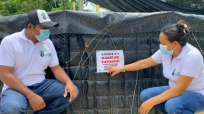Estanques con nombres de víctimas de la violencia
