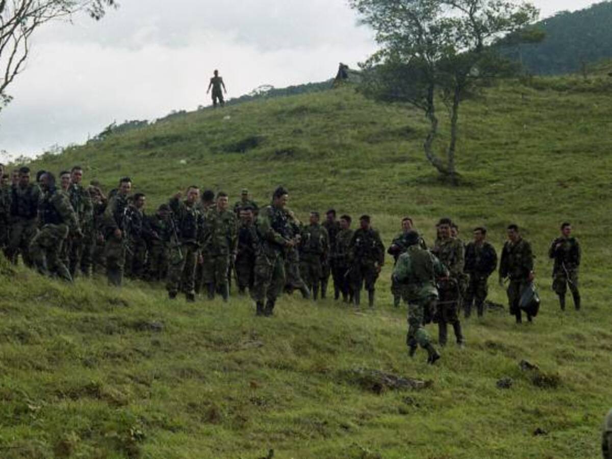 A los colombianos les preocupa más la violencia en las calles que la guerrilla