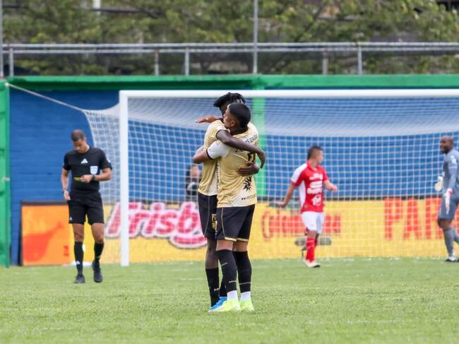 Santa Fe cayó 2-1 en su visita a Águilas Doradas / Colprensa.