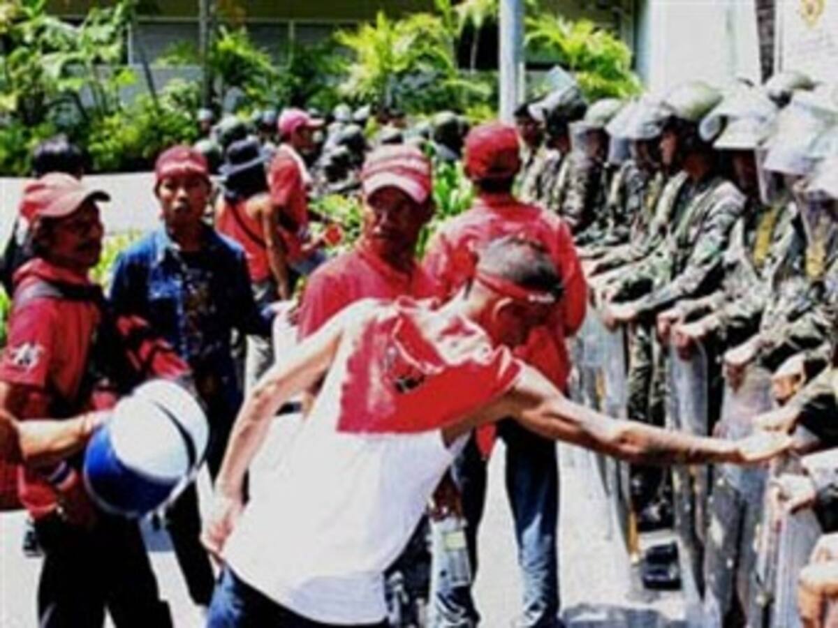 Gobierno tailandés firme ante una marea de manifestantes que exige elecciones