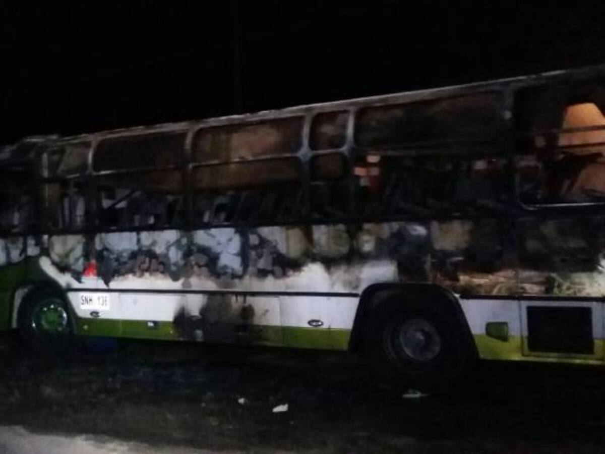 Incursión terrorista en la vía a Buenaventura. Quemada una buseta