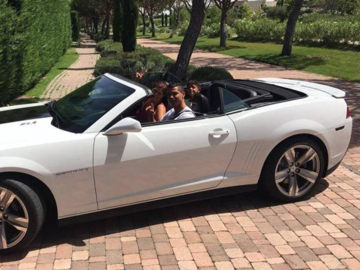 Cristiano Ronaldo presume sus ´juguetes´ en Instagram