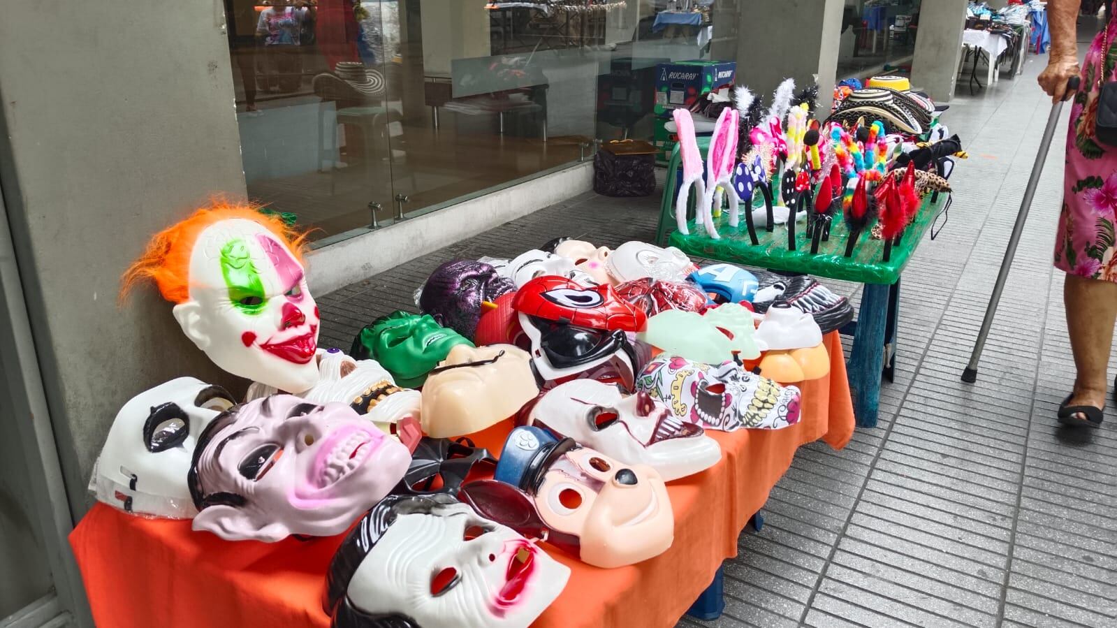 Productos de Halloween en las calles de Cúcuta / Foto: Caracol Radio