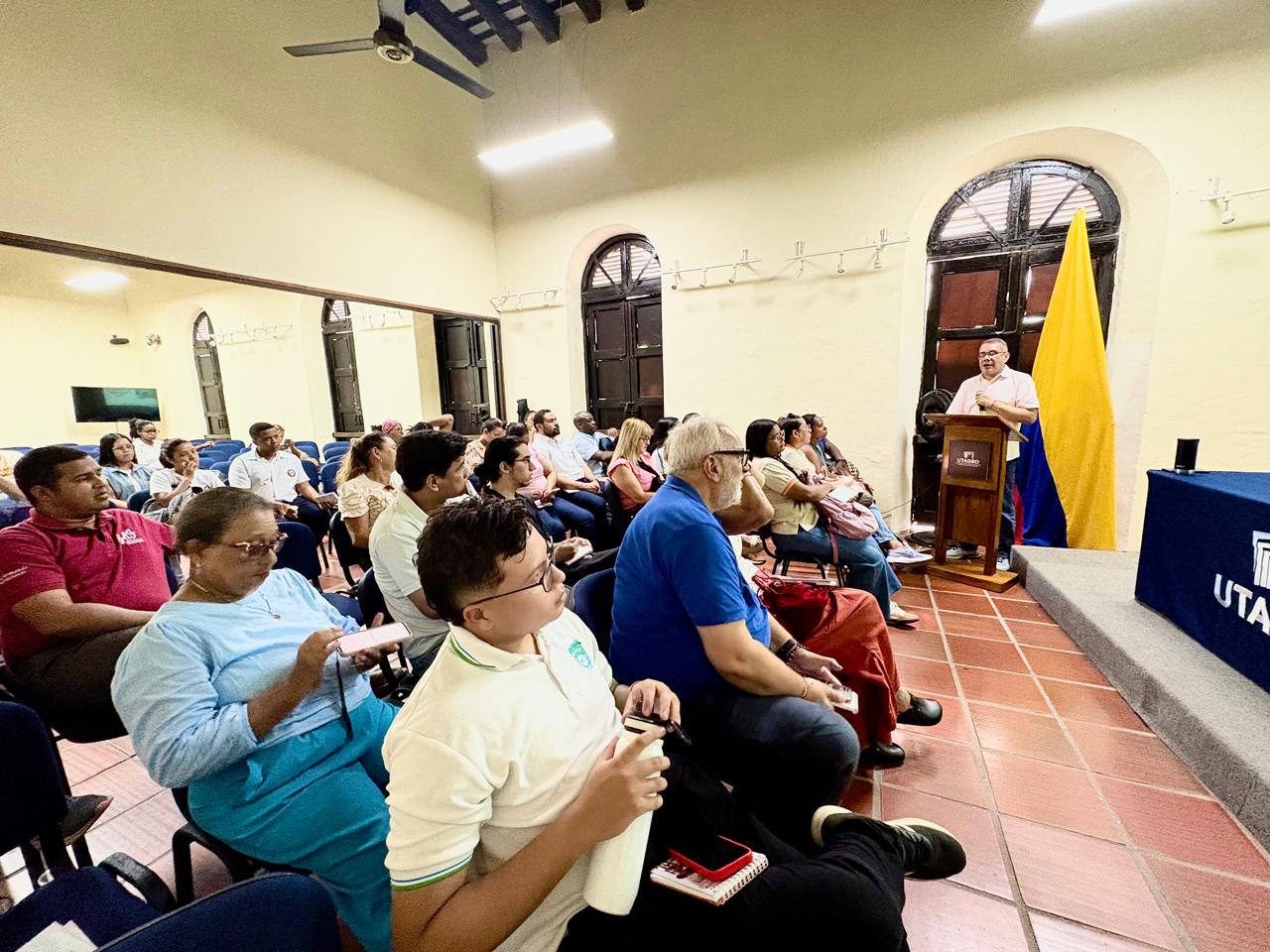 Formación a docentes. // MUHCA