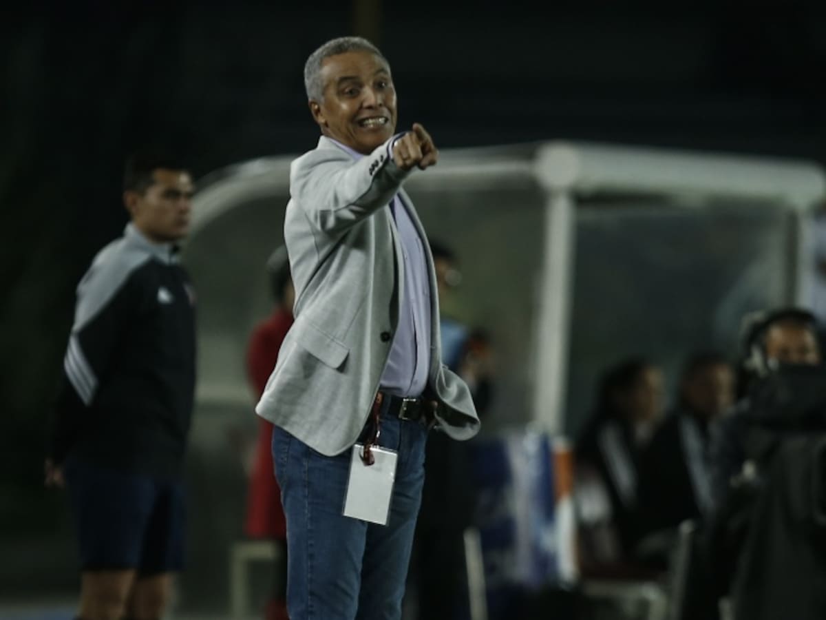 Alexis Mendoza muy cerca de dirigir a Independiente del Valle