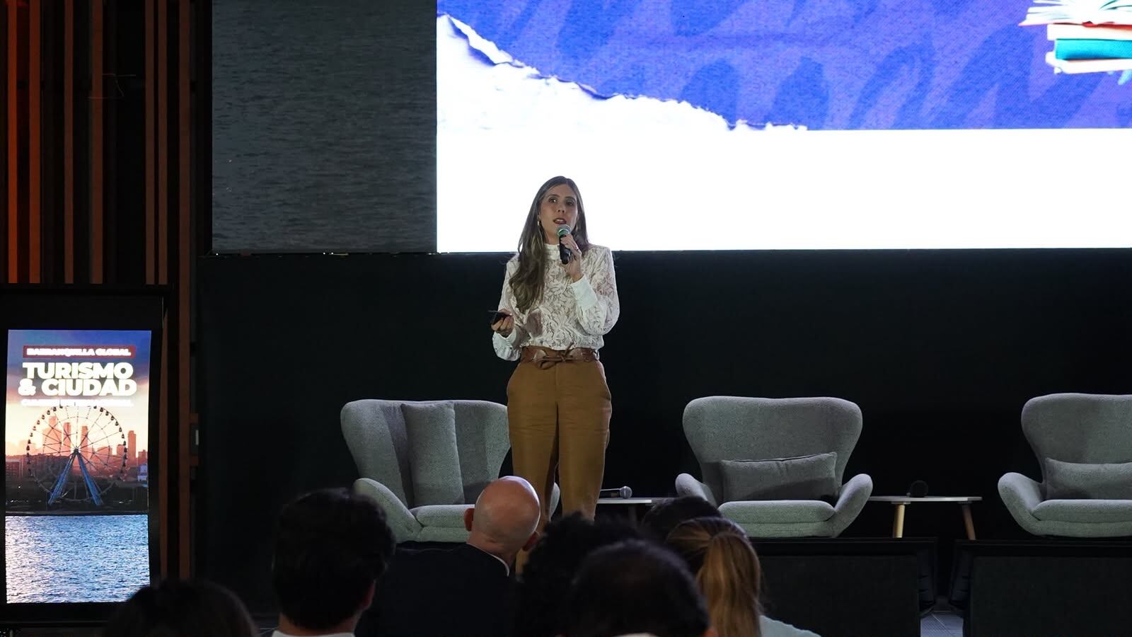 Juliana Velásquez, presidenta ejecutiva de ProAntioquia, hizo un repaso general del recorrido de Medellín de ser la ciudad más violenta del mundo a un referente de desarrollo en la región. | Foto: Caracol Radio