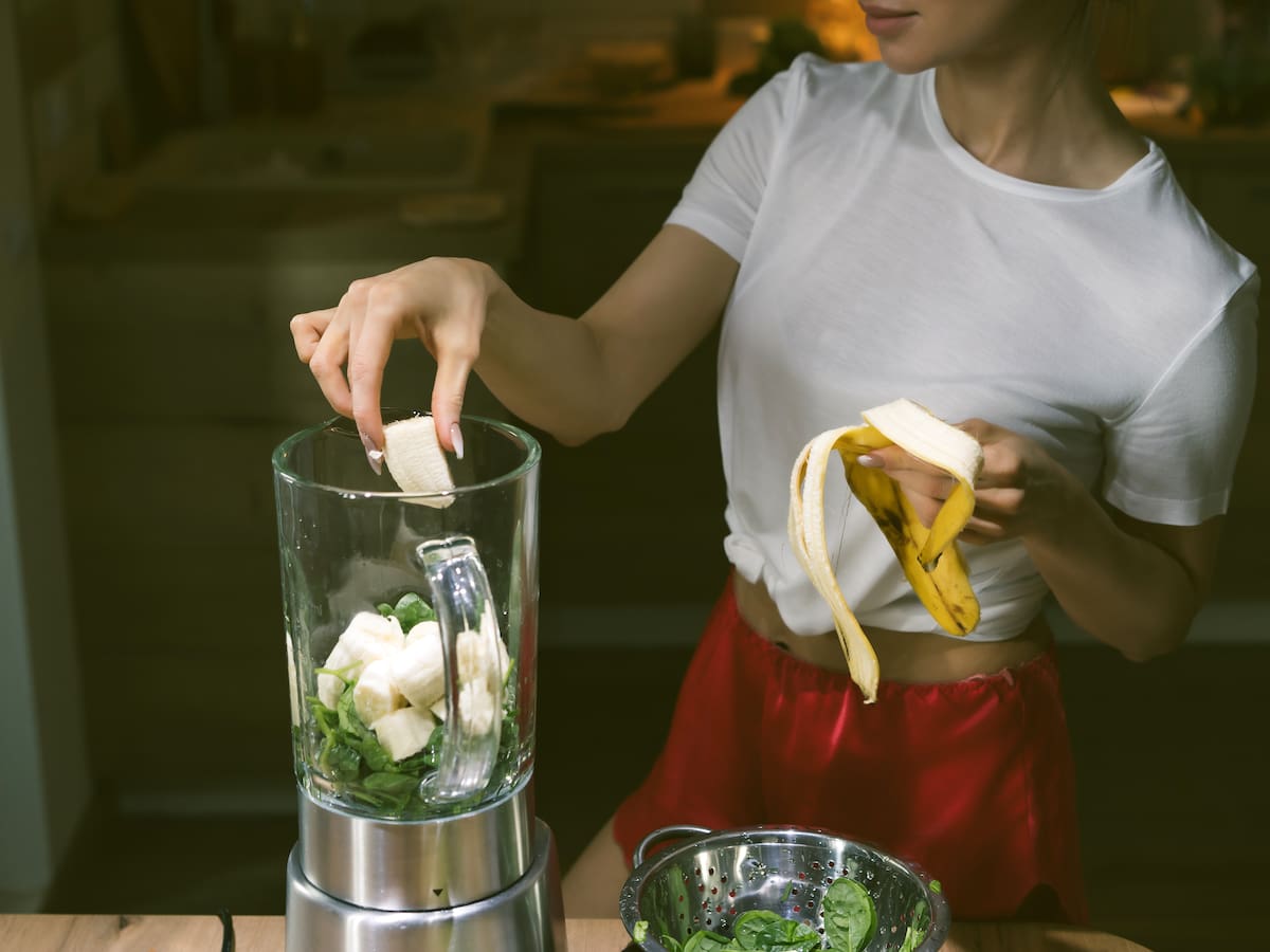 ¡No lo haga más! Esta es la razón por las que no debería licuar las frutas